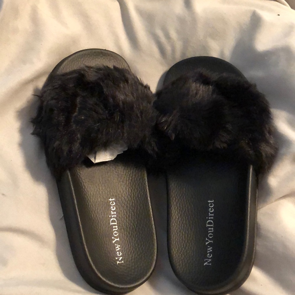 New You Direct Faux Fur Sandals